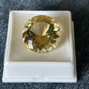 22.25CT Yellow Labradorite 20MM RD